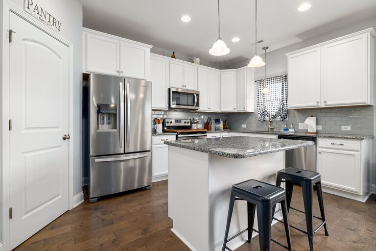 How to Keep Your Fridge and Pantry Tidy and Organized